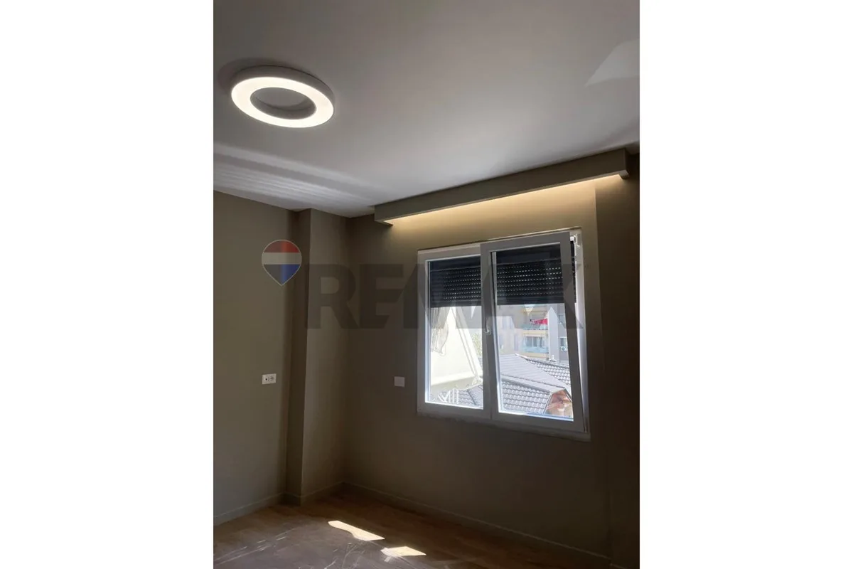 Shitet Apartament 1+1 tek Rruga Robert Shvarc 3