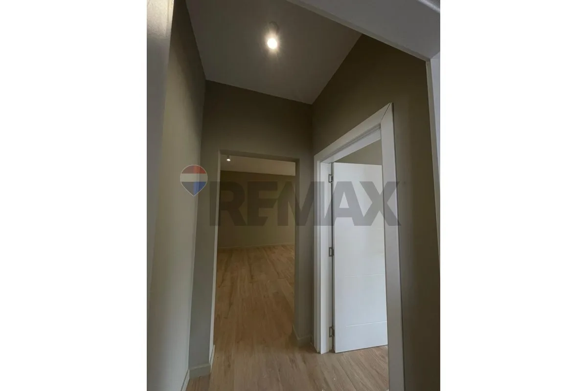 Shitet Apartament 1+1 tek Rruga Robert Shvarc 4