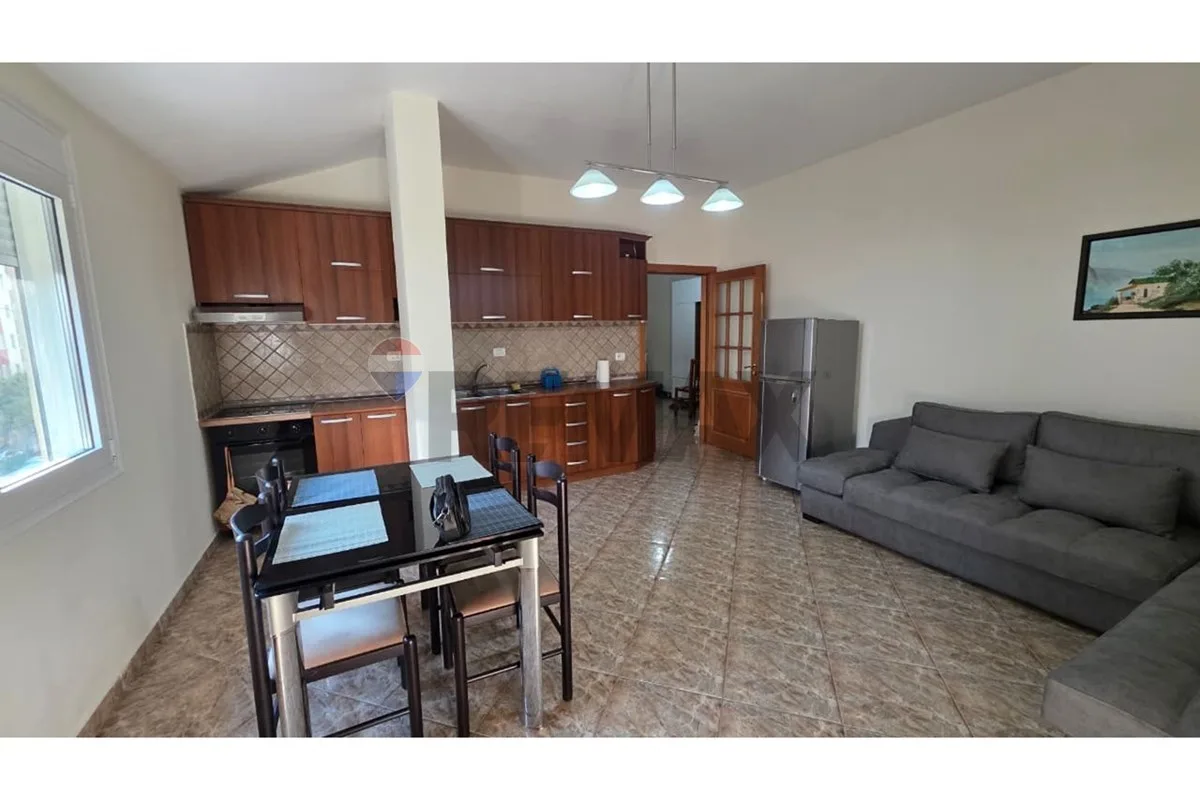 Jepet me qira apartament 2+1 me sipërfaqe 93 m². 3