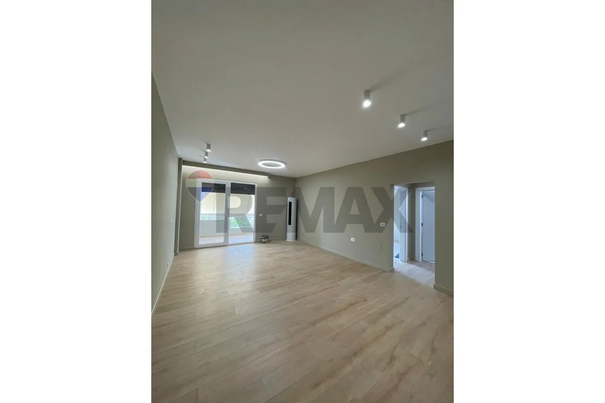 Apartament - Për Shitje - Rruga Robert Shvarc, Tiranë