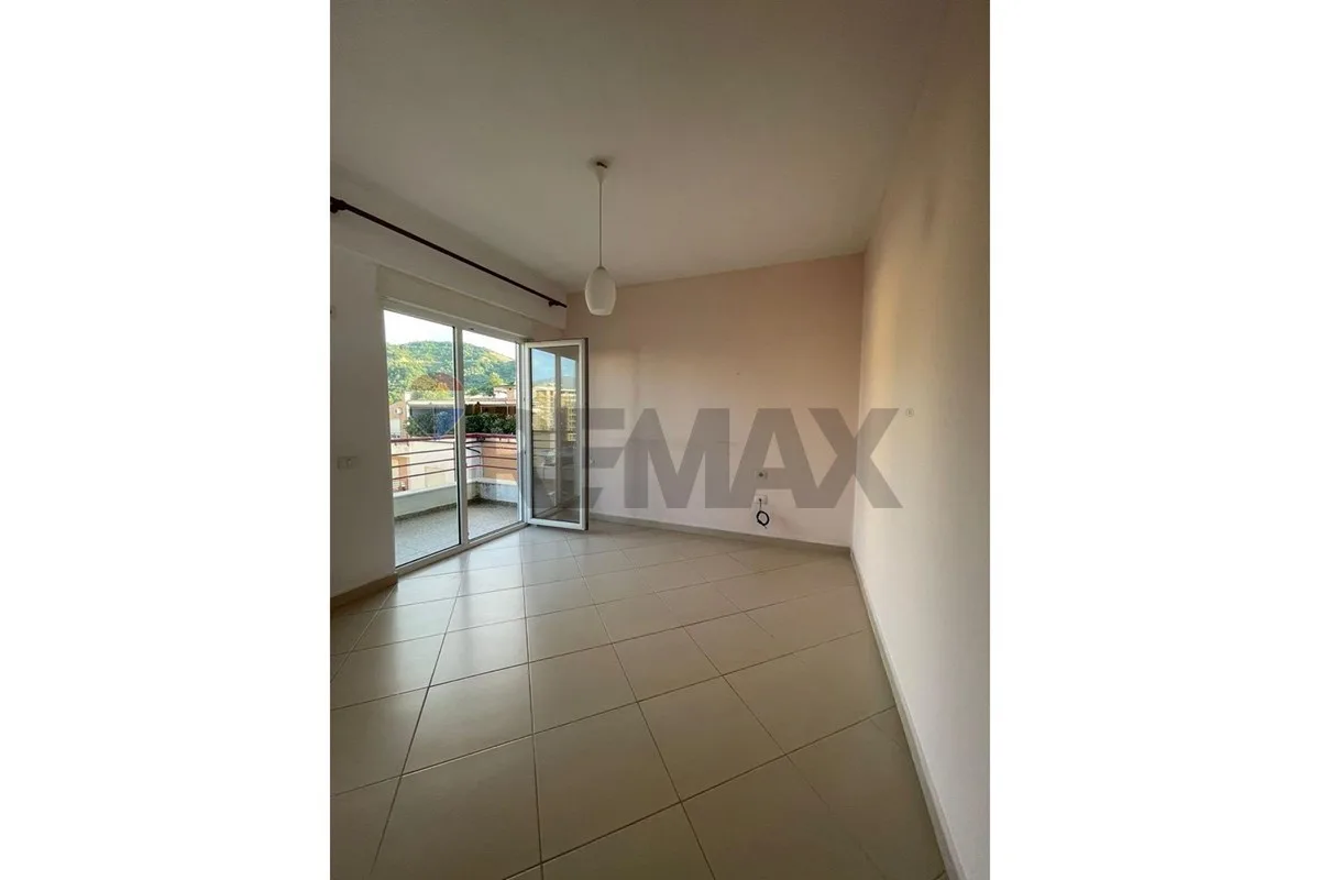 Ofrojme per qira apartment 1+1 ne zonen e liqenit te thate kompleksi Fz.