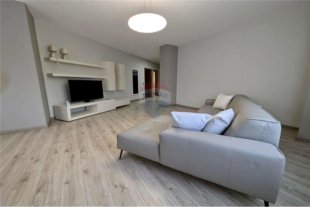 Jepet apartament 3+1+3 tualete plus post parkimi me qira ne nje nga zonat me te preferuara afer Liqenit Artificial 4