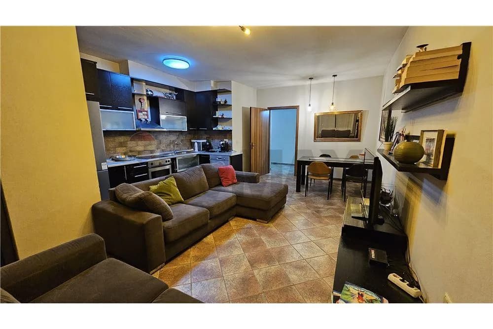 Jepet me qira apartament me qira, buzë unaze, Kodra e Diellit 3
